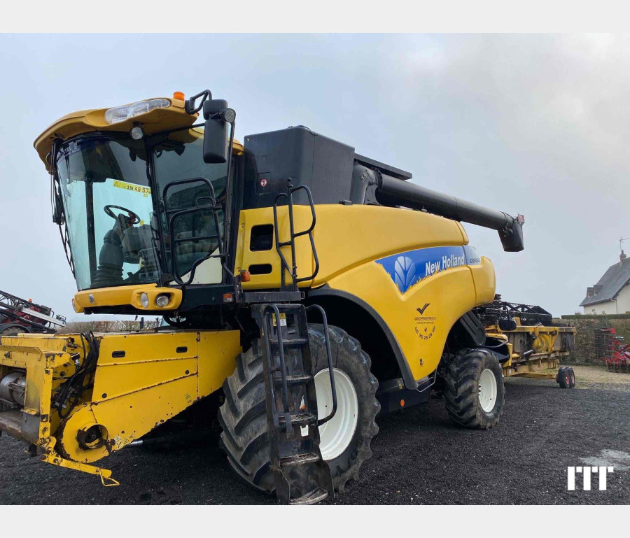 New Holland CR 9060