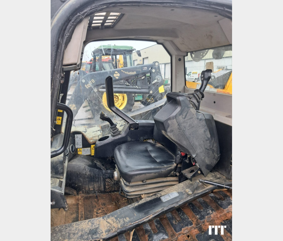 JCB 225T