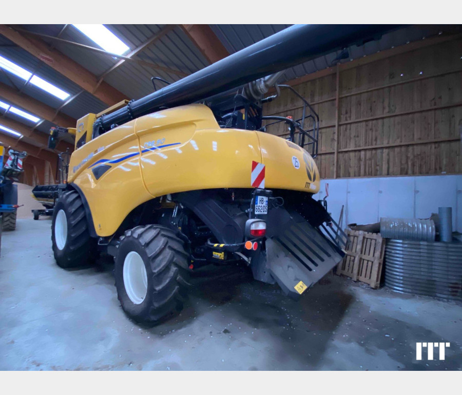 New Holland CR 8.90