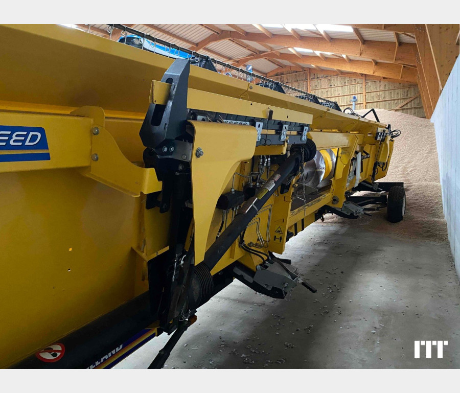 New Holland CR 8.90