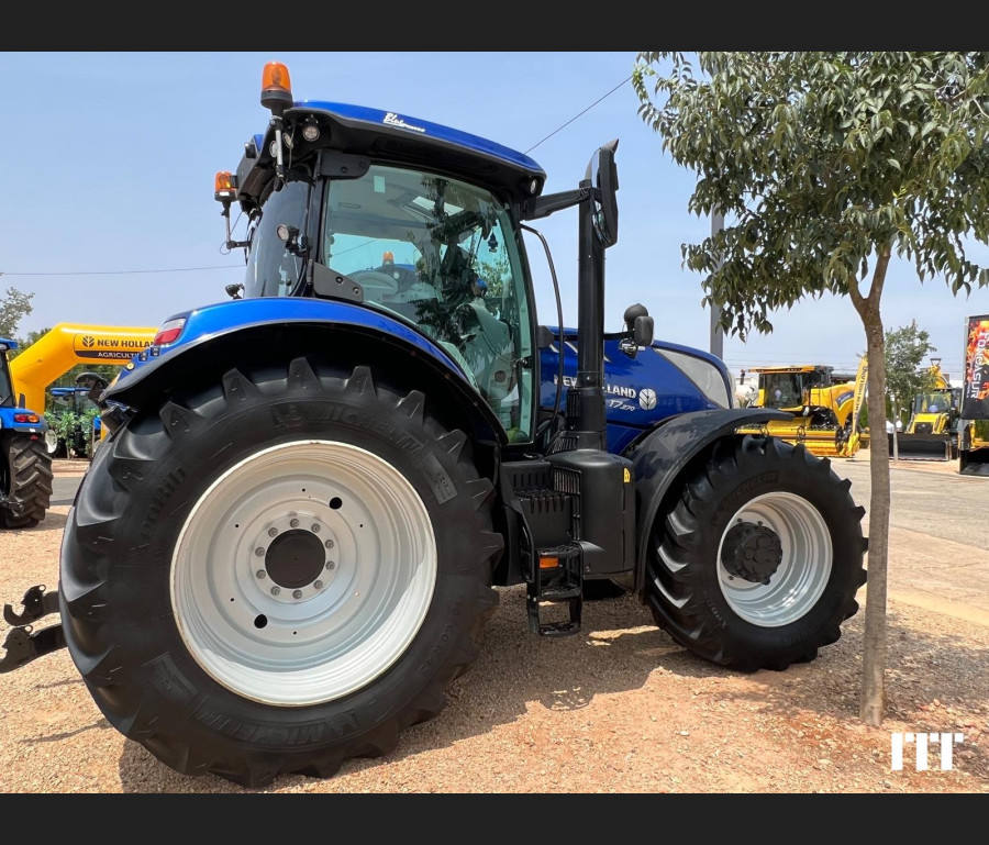 New Holland T7 270 AC BLUE POWER