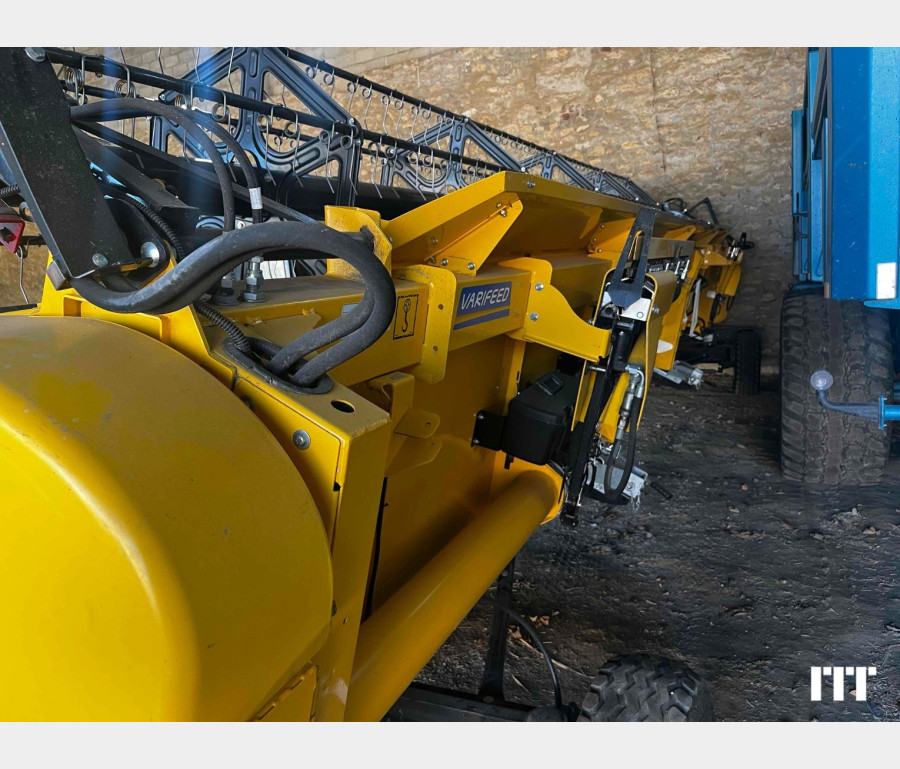 New Holland CR8.80