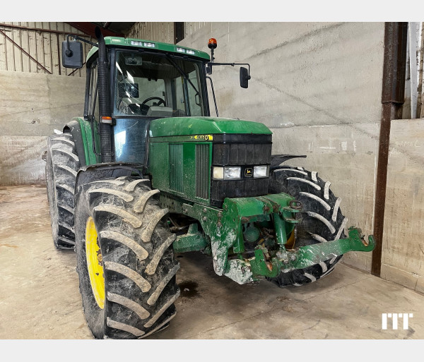 John Deere 6910