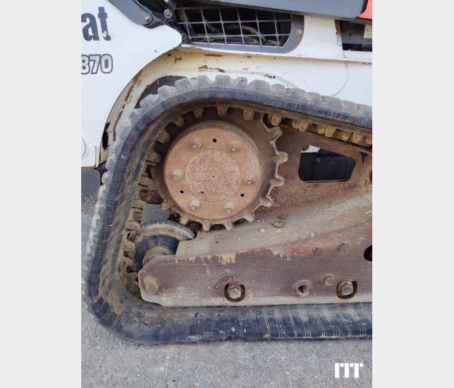 Bobcat T870