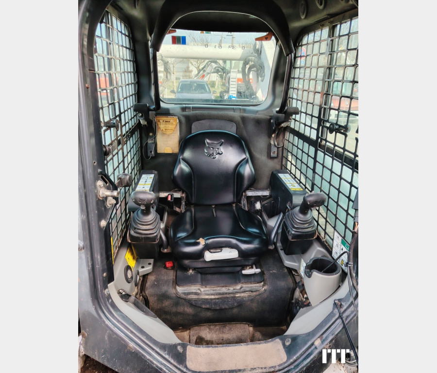 Bobcat T870