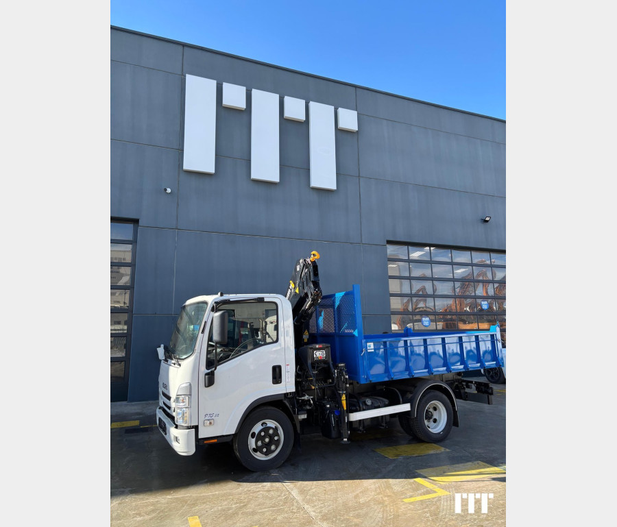 ISUZU P75