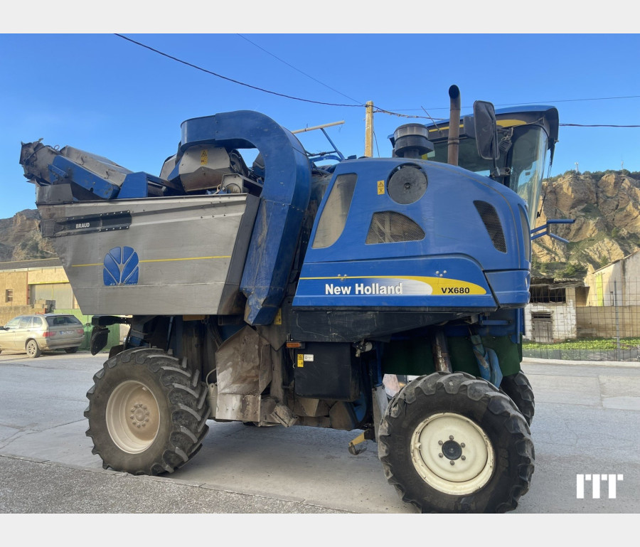 New Holland VX680