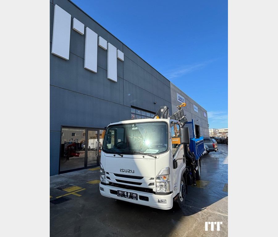 ISUZU P75
