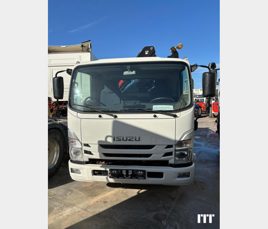 ISUZU P75