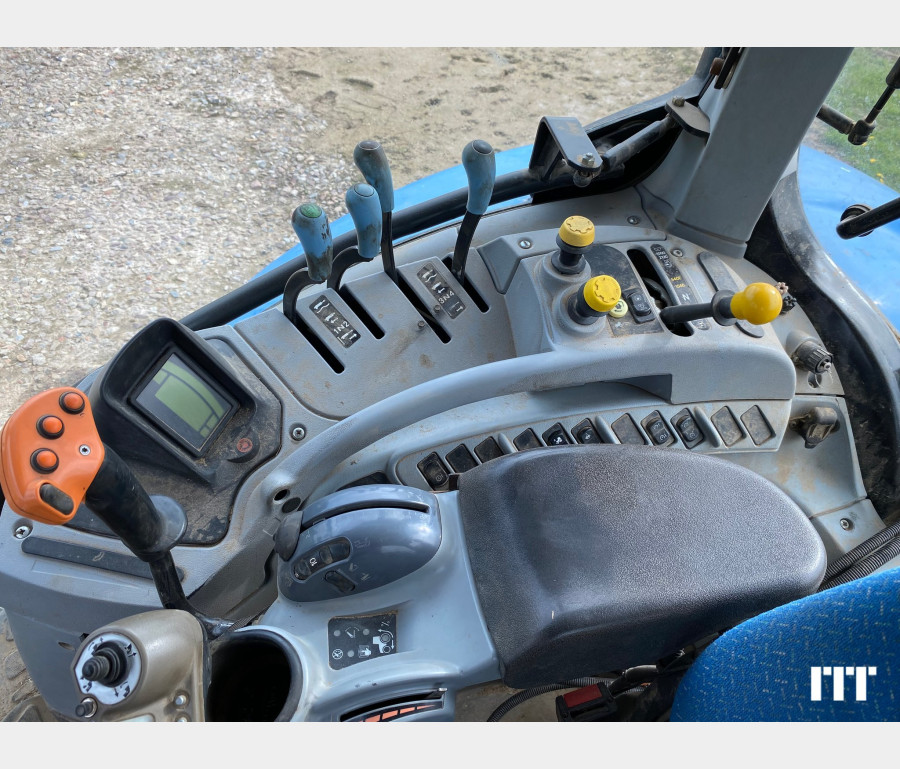 New Holland T6080