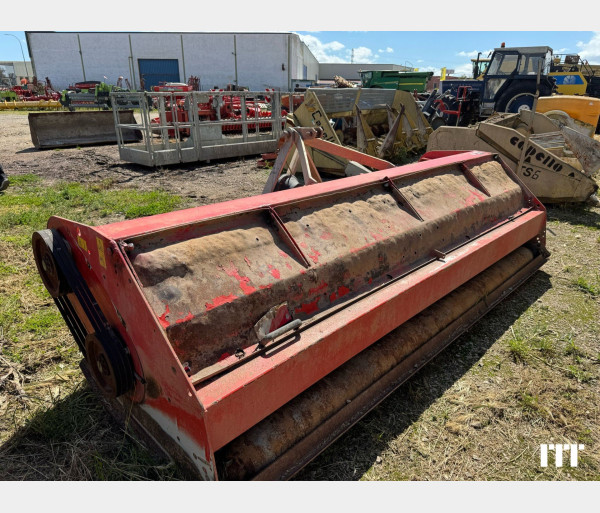 Kuhn RM 320