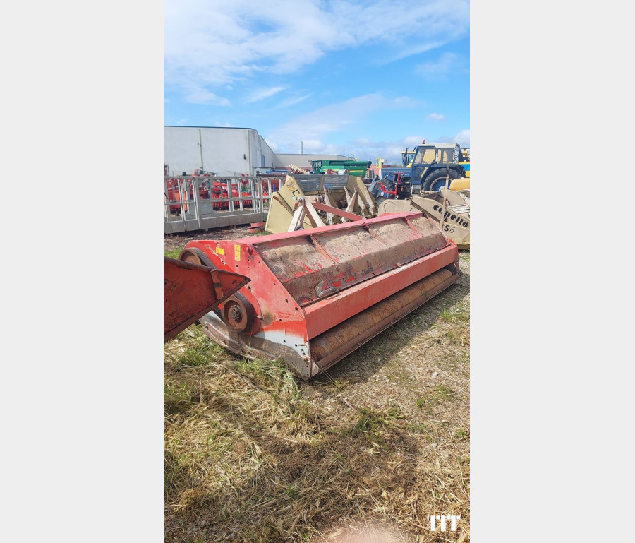 Kuhn RM 320