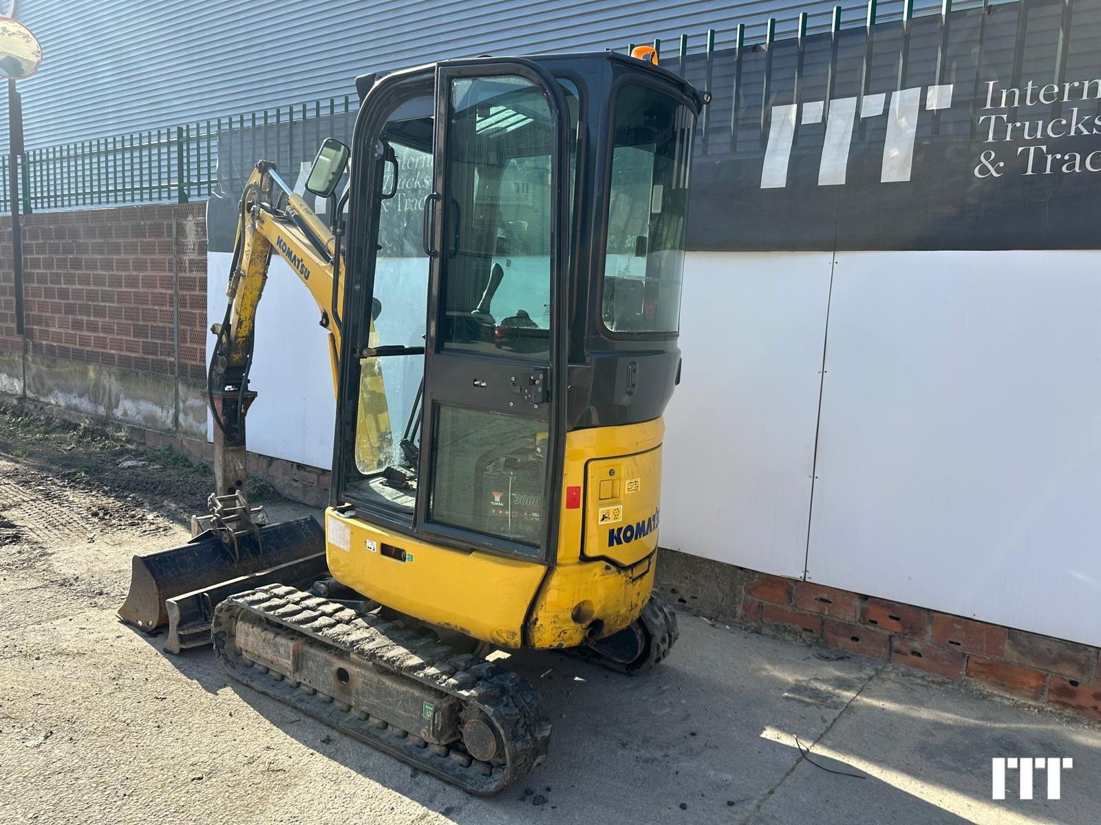 Komatsu PC16R