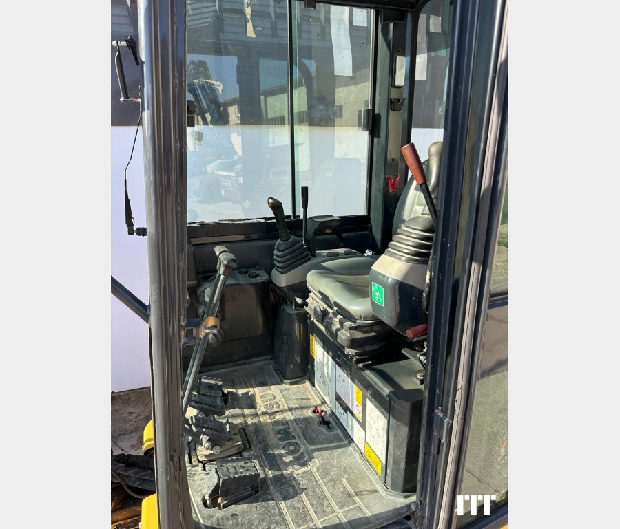 Komatsu PC16R