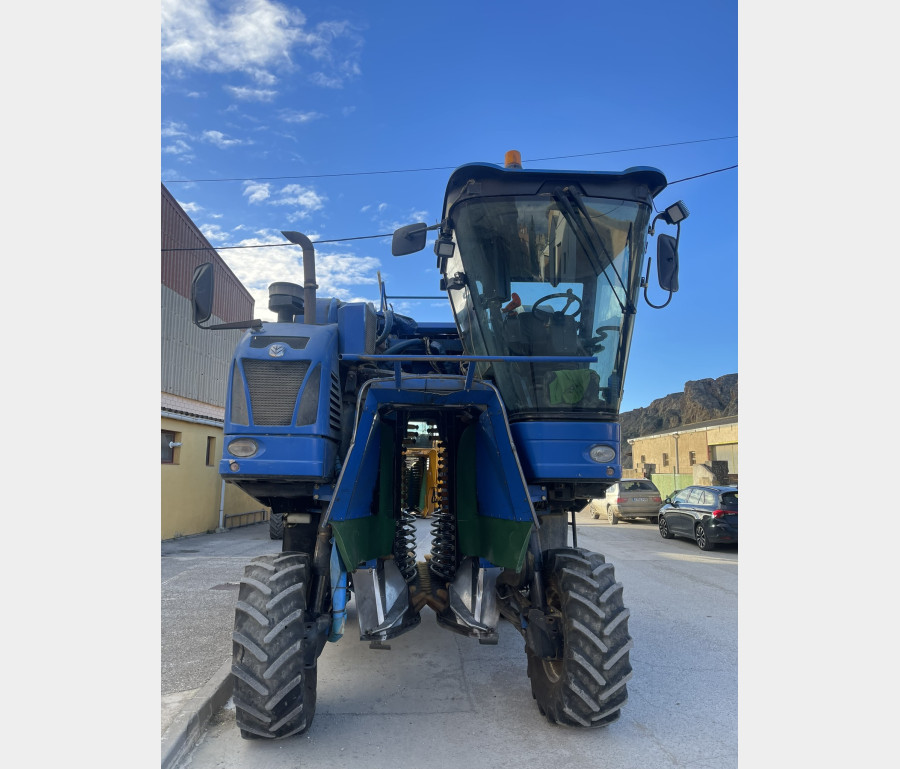 New Holland VX680