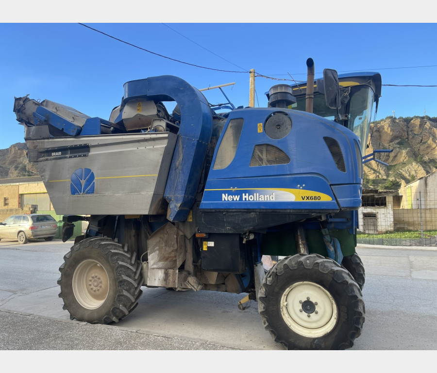 New Holland VX680
