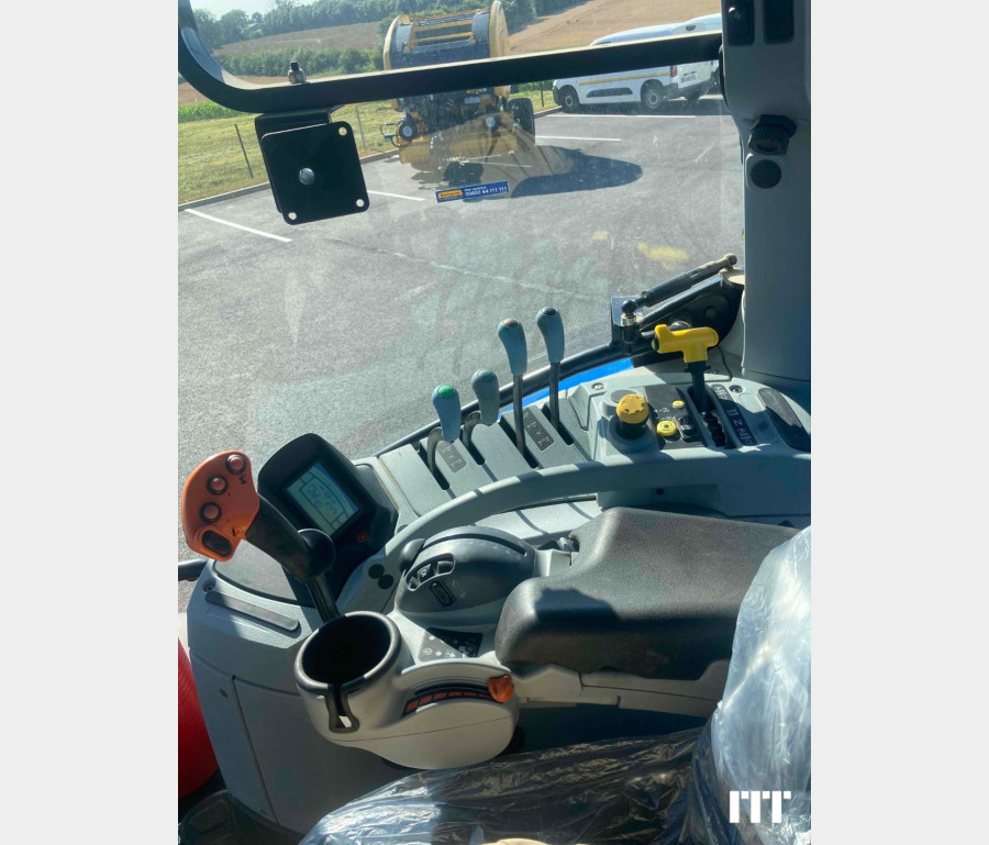 New Holland T7.210