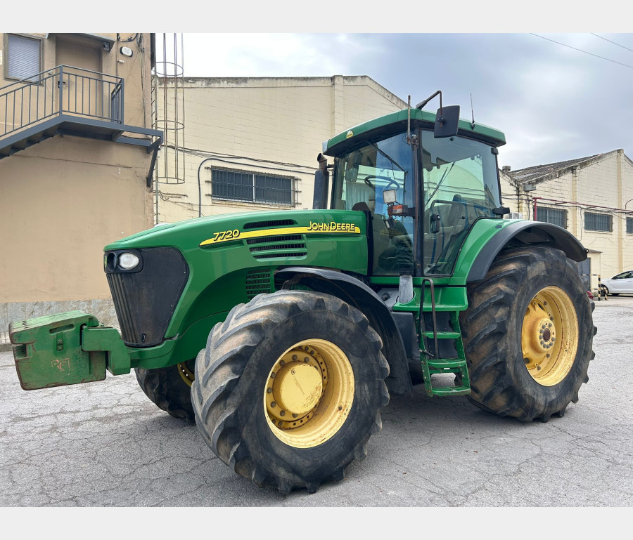 John Deere 7720