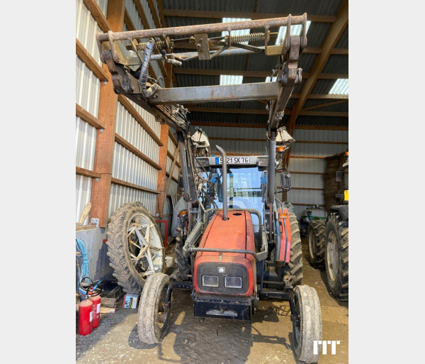 Massey Ferguson 4220 2